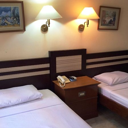 Sri Ratu Hotel Легиан Екстериор снимка