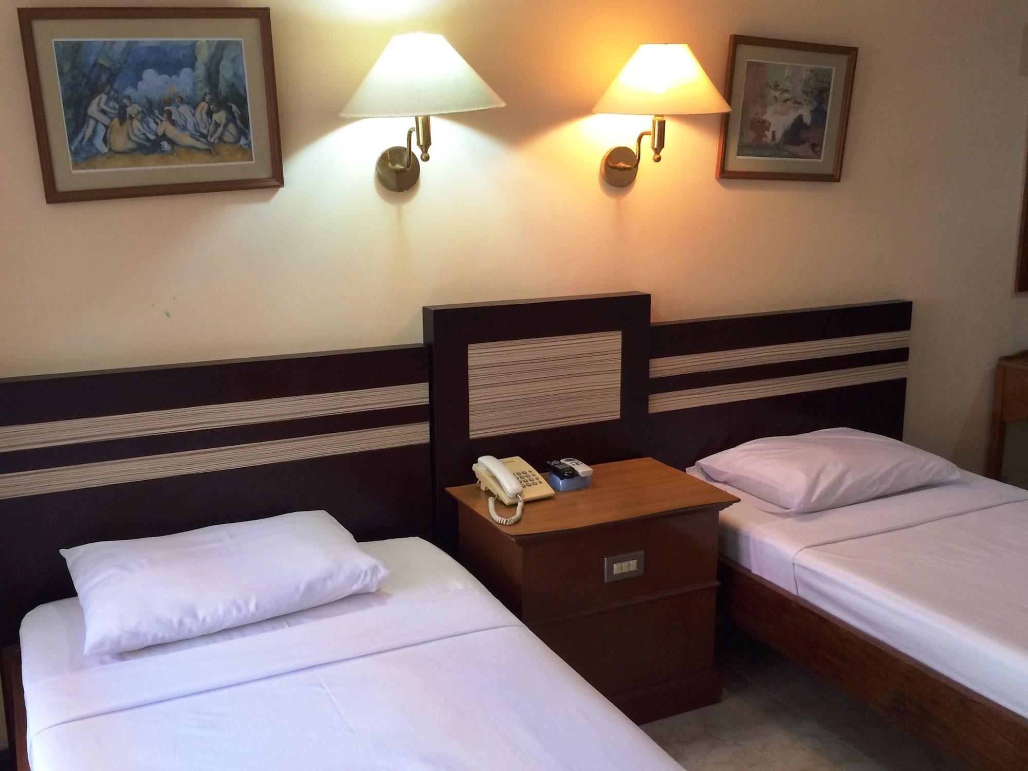 Sri Ratu Hotel Легиан Екстериор снимка