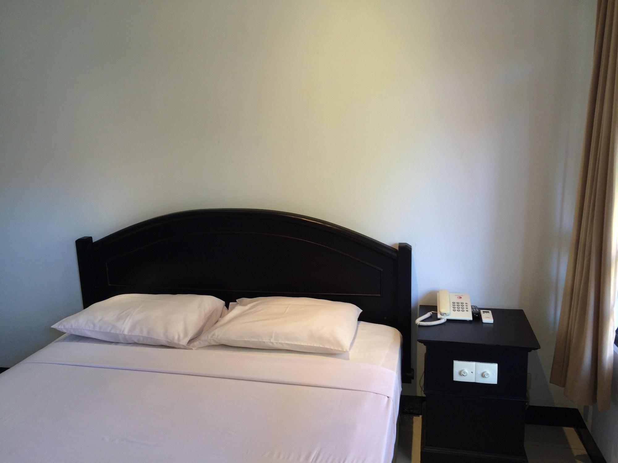 Sri Ratu Hotel Легиан Екстериор снимка