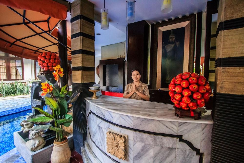 Sri Ratu Hotel Легиан Екстериор снимка