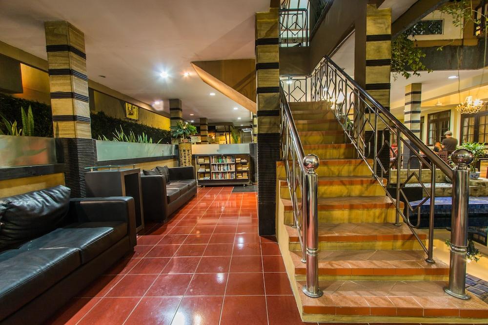 Sri Ratu Hotel Легиан Екстериор снимка