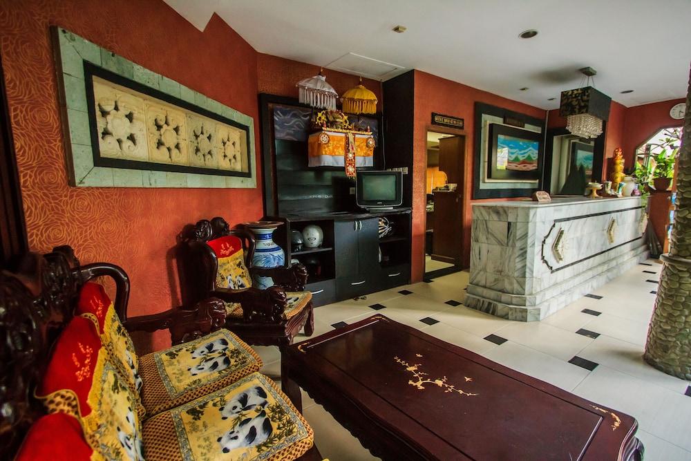 Sri Ratu Hotel Легиан Екстериор снимка