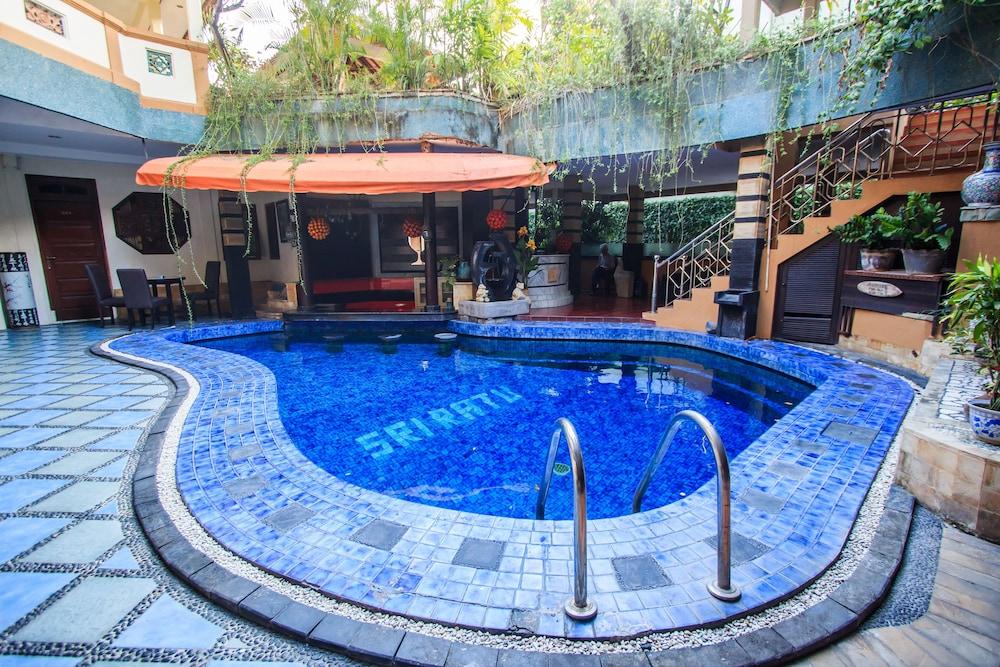 Sri Ratu Hotel Легиан Екстериор снимка
