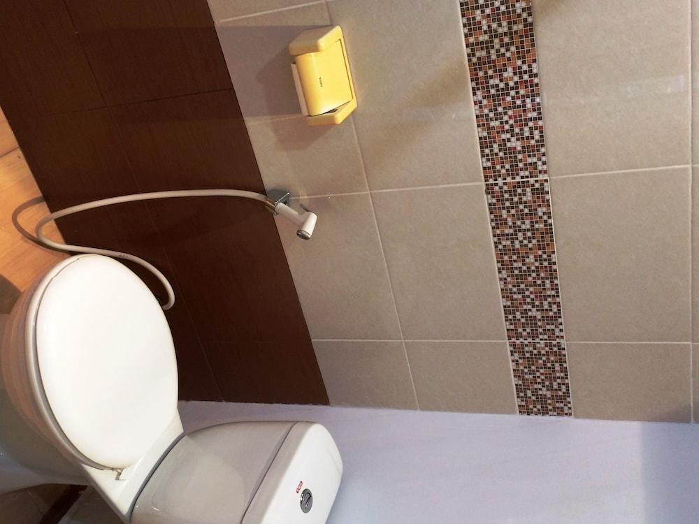 Sri Ratu Hotel Легиан Екстериор снимка