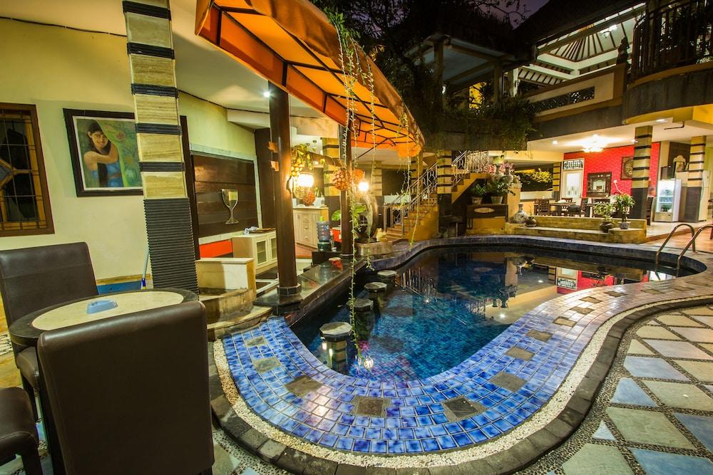 Sri Ratu Hotel Легиан Екстериор снимка
