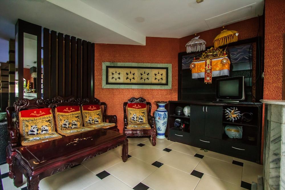 Sri Ratu Hotel Легиан Екстериор снимка