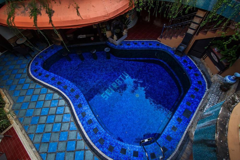 Sri Ratu Hotel Легиан Екстериор снимка