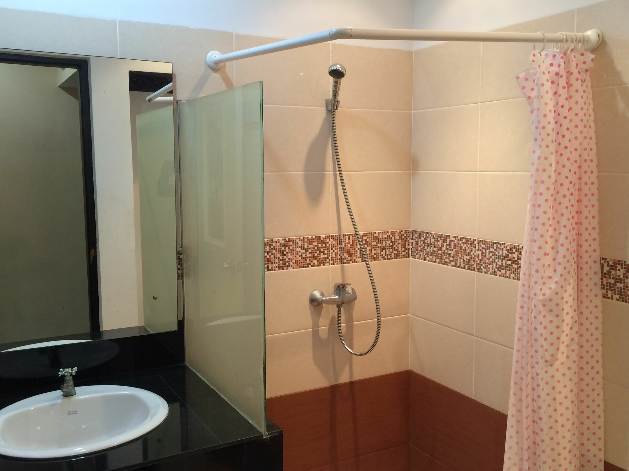 Sri Ratu Hotel Легиан Екстериор снимка