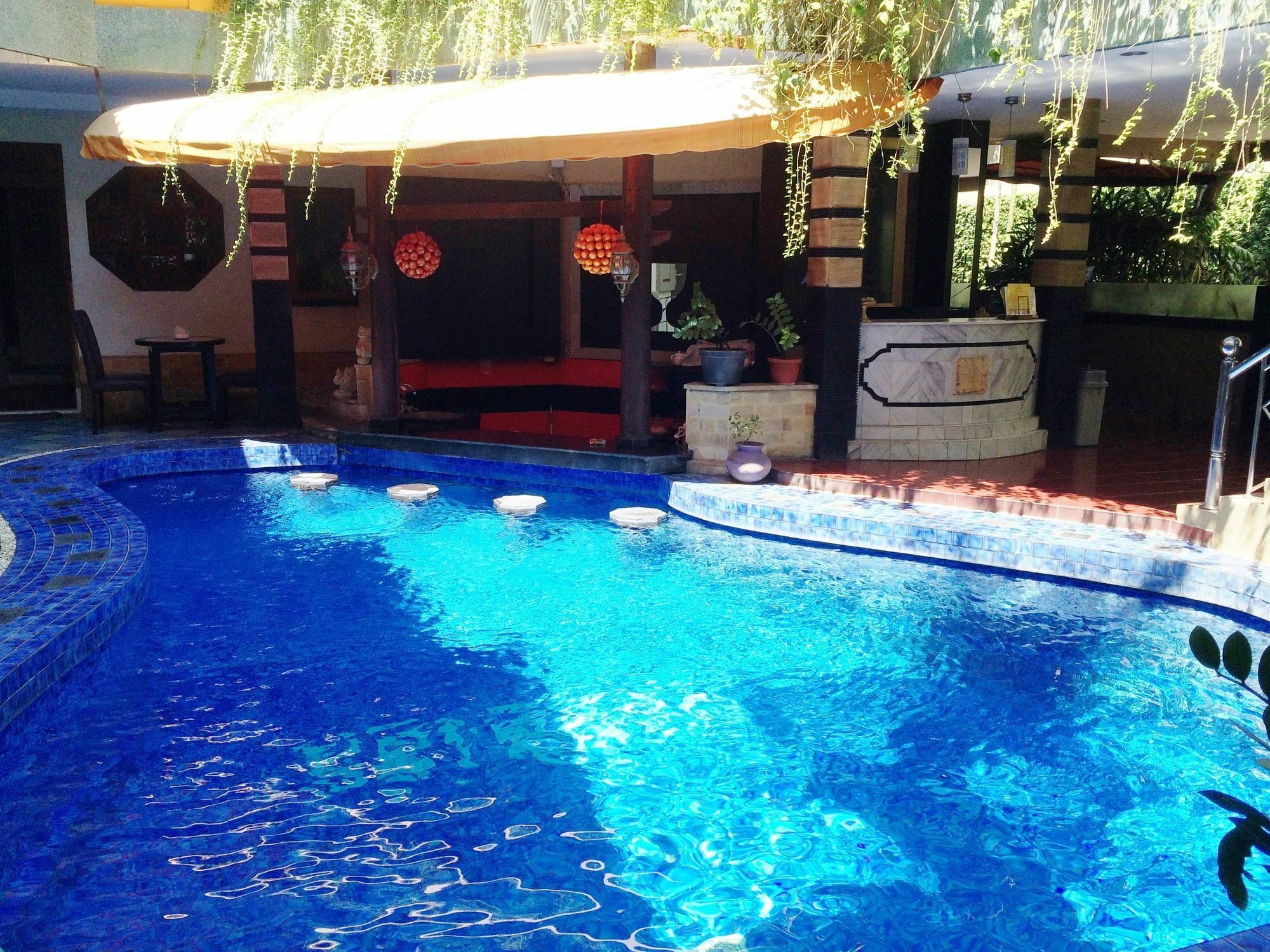 Sri Ratu Hotel Легиан Екстериор снимка