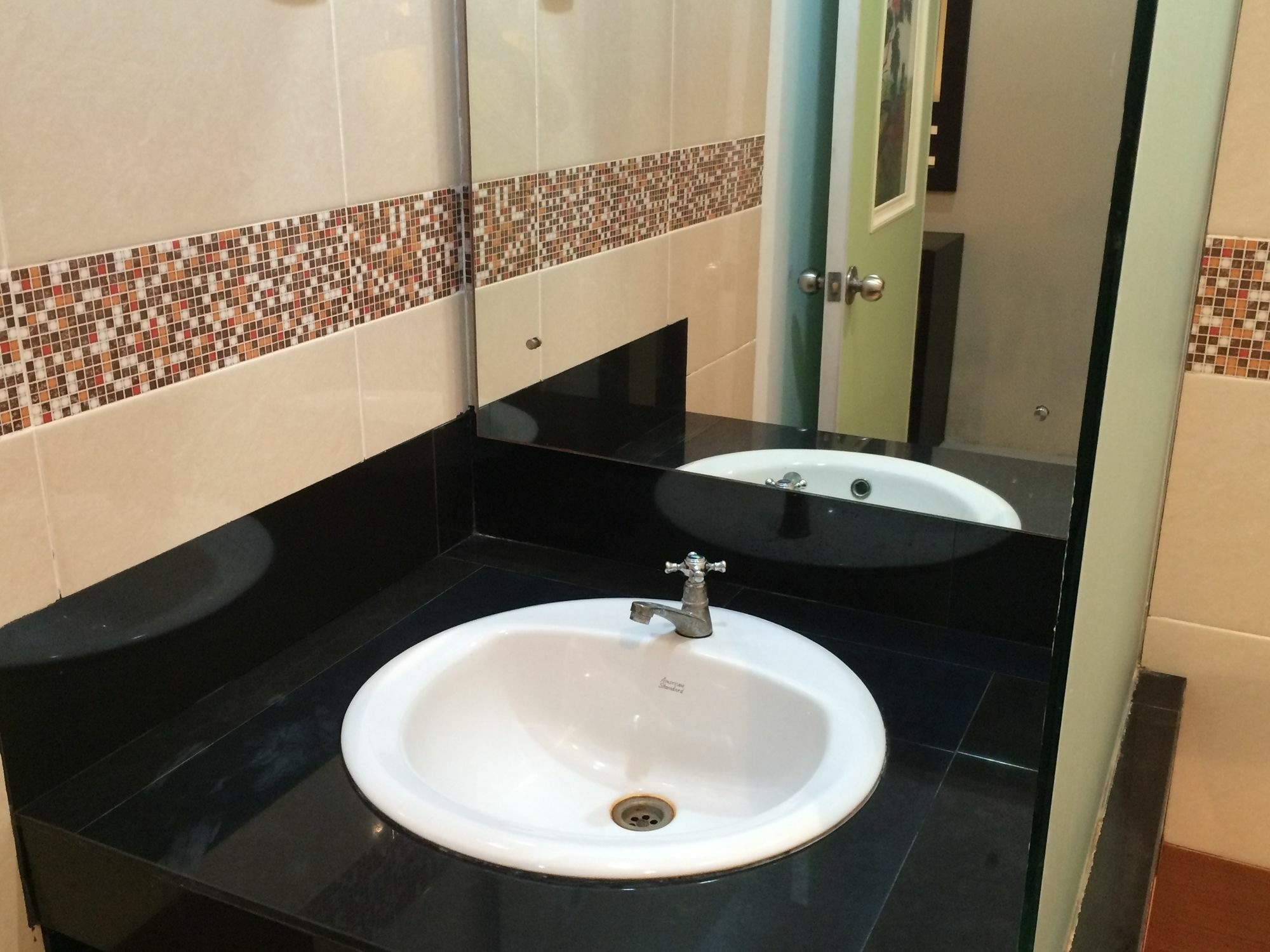 Sri Ratu Hotel Легиан Екстериор снимка