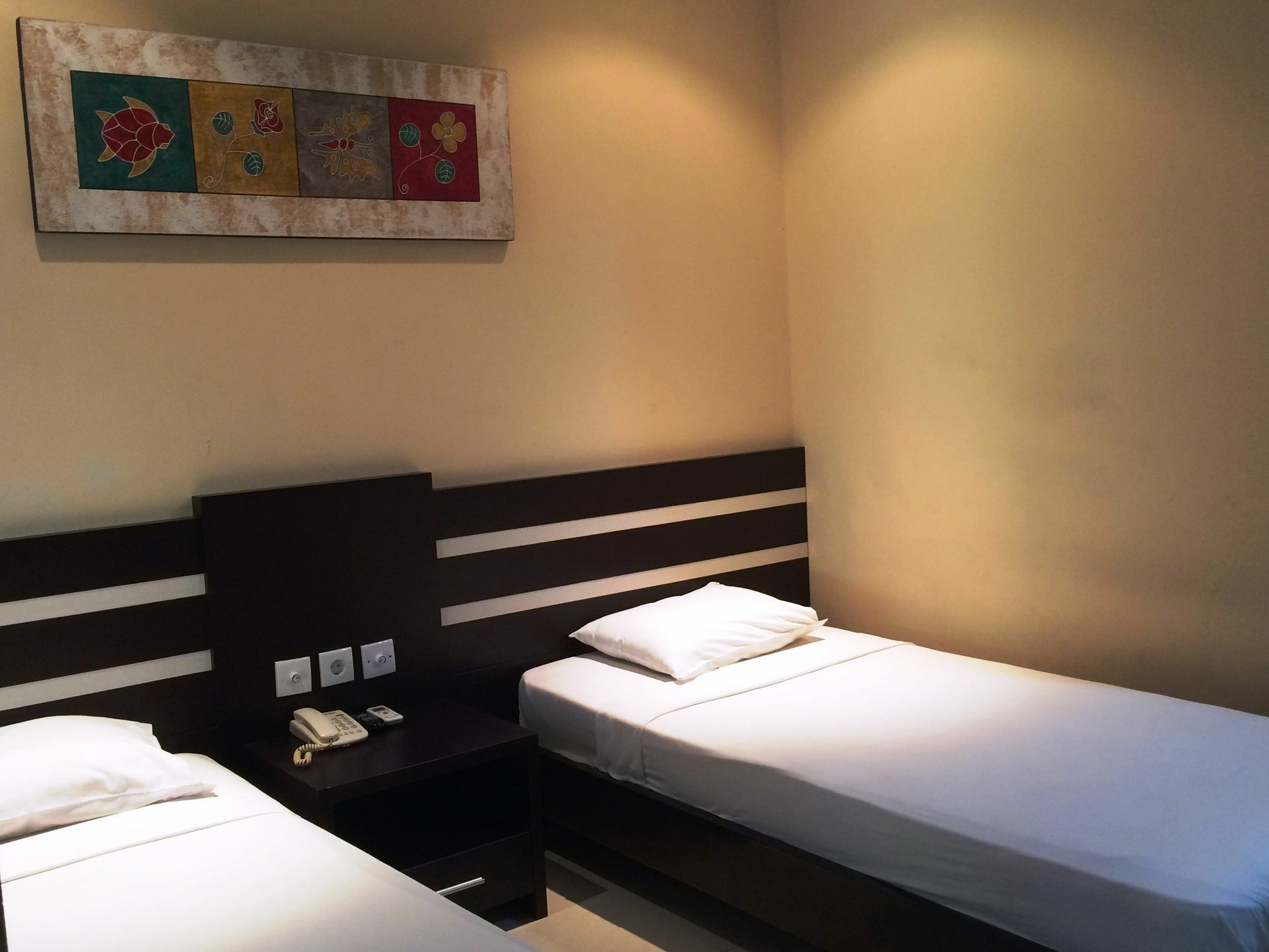 Sri Ratu Hotel Легиан Екстериор снимка