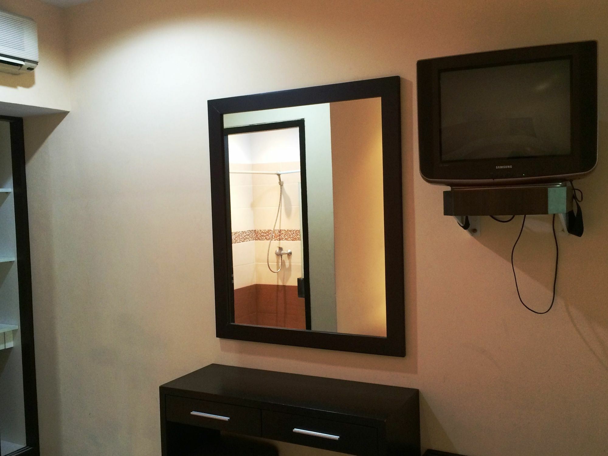 Sri Ratu Hotel Легиан Екстериор снимка