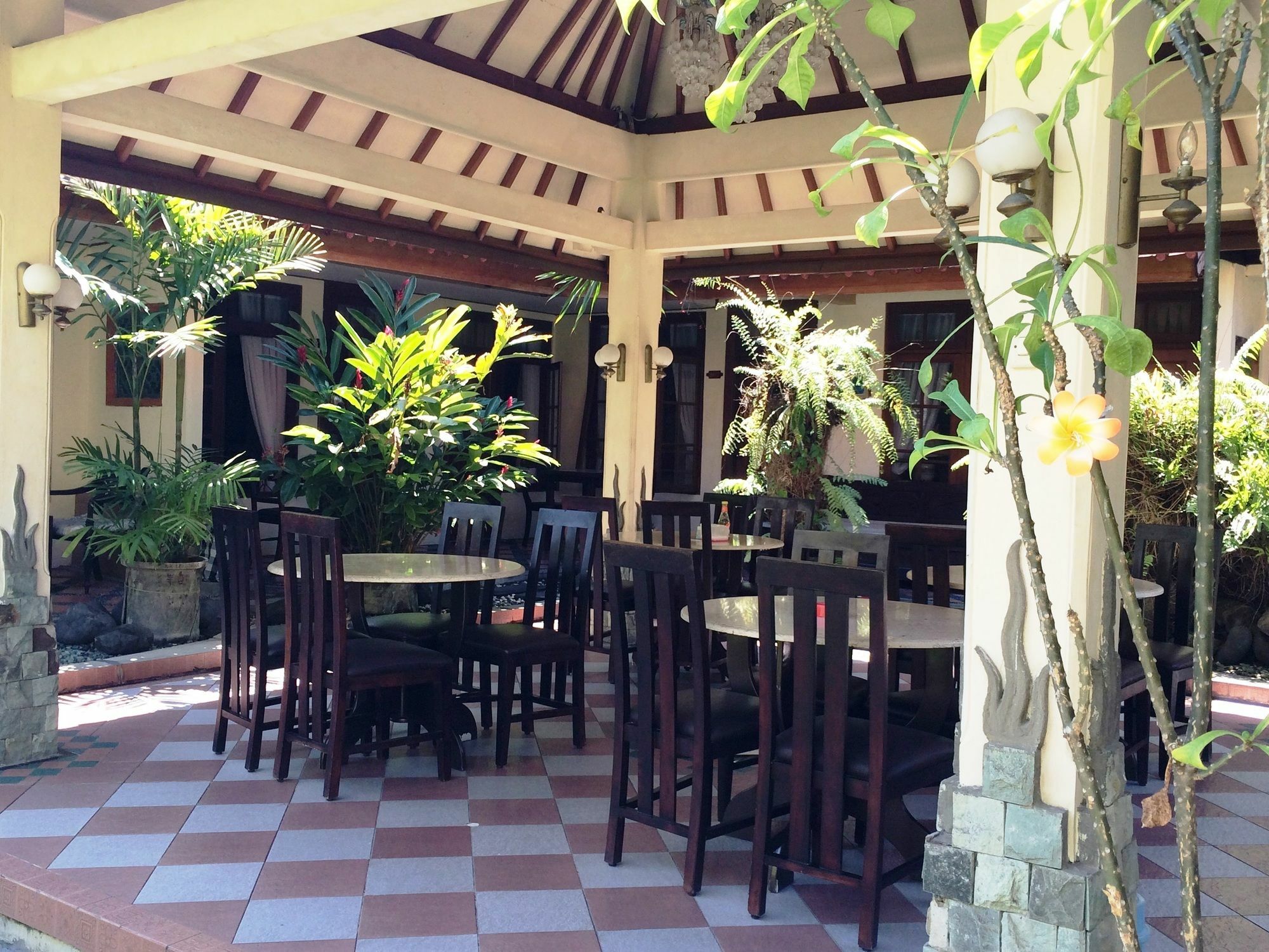 Sri Ratu Hotel Легиан Екстериор снимка